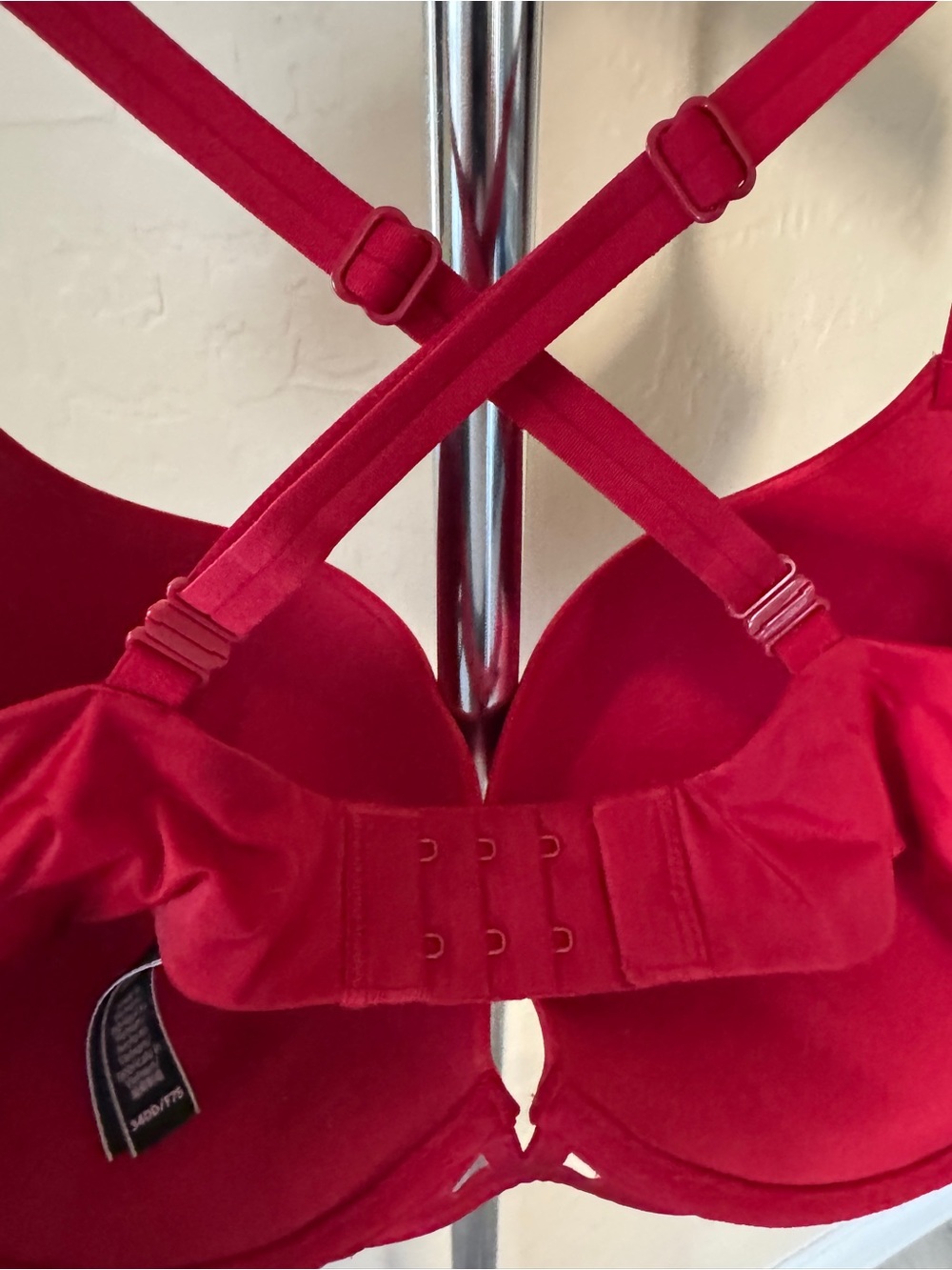 Victoria’s Secret Very Sexy Smooth Push-Up Bra in Red - 34DD NWOT - Picture 3 of 6